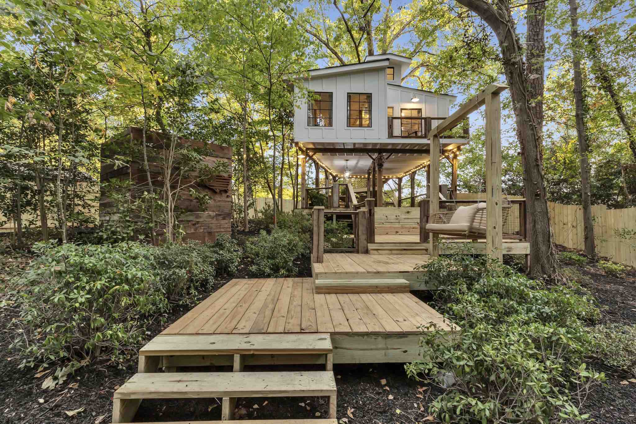 The ATL Treehouse with hot tub/ heated space