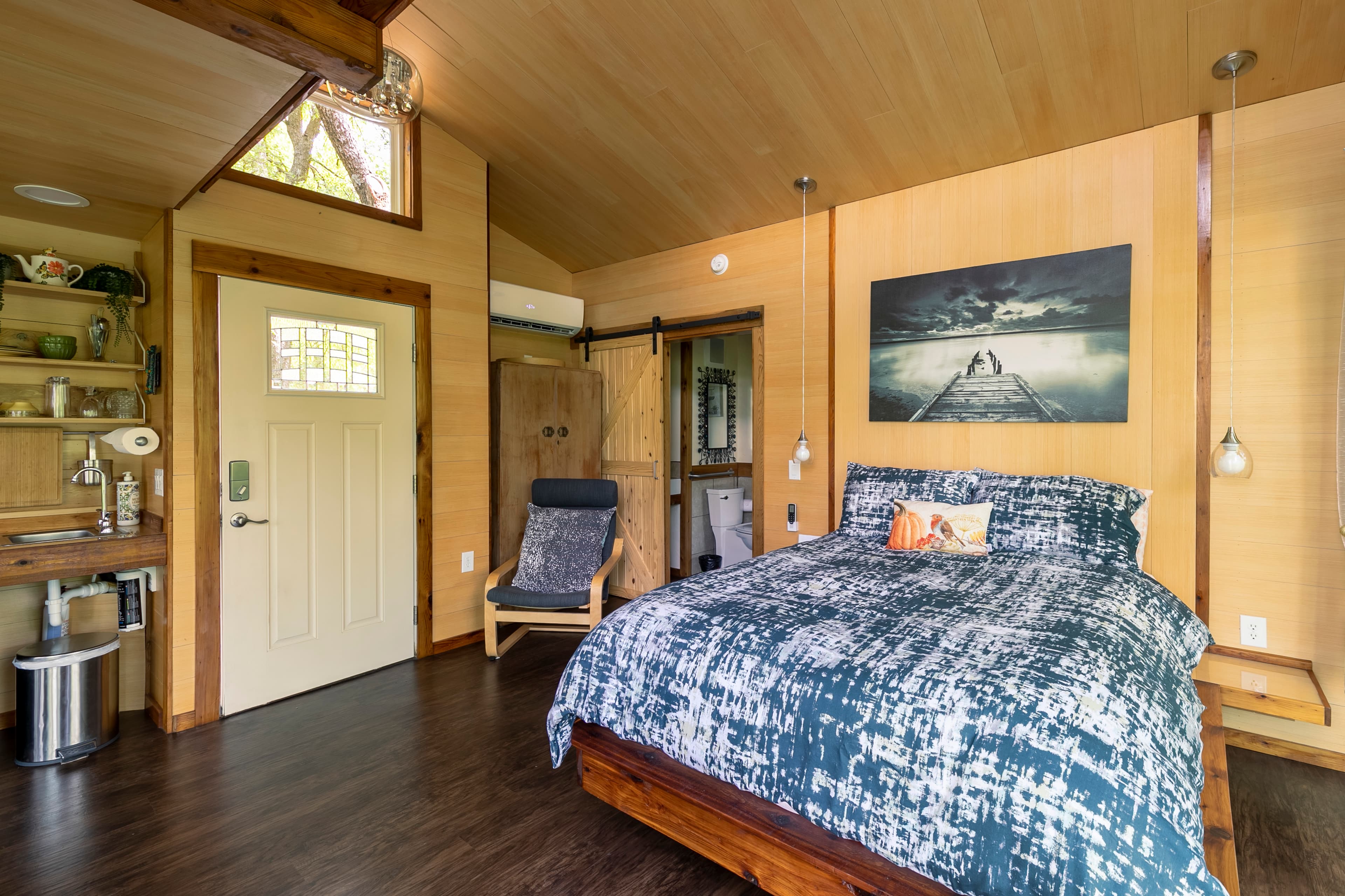 Luxury Treehouse Couples Getaway w/ Peaceful Views