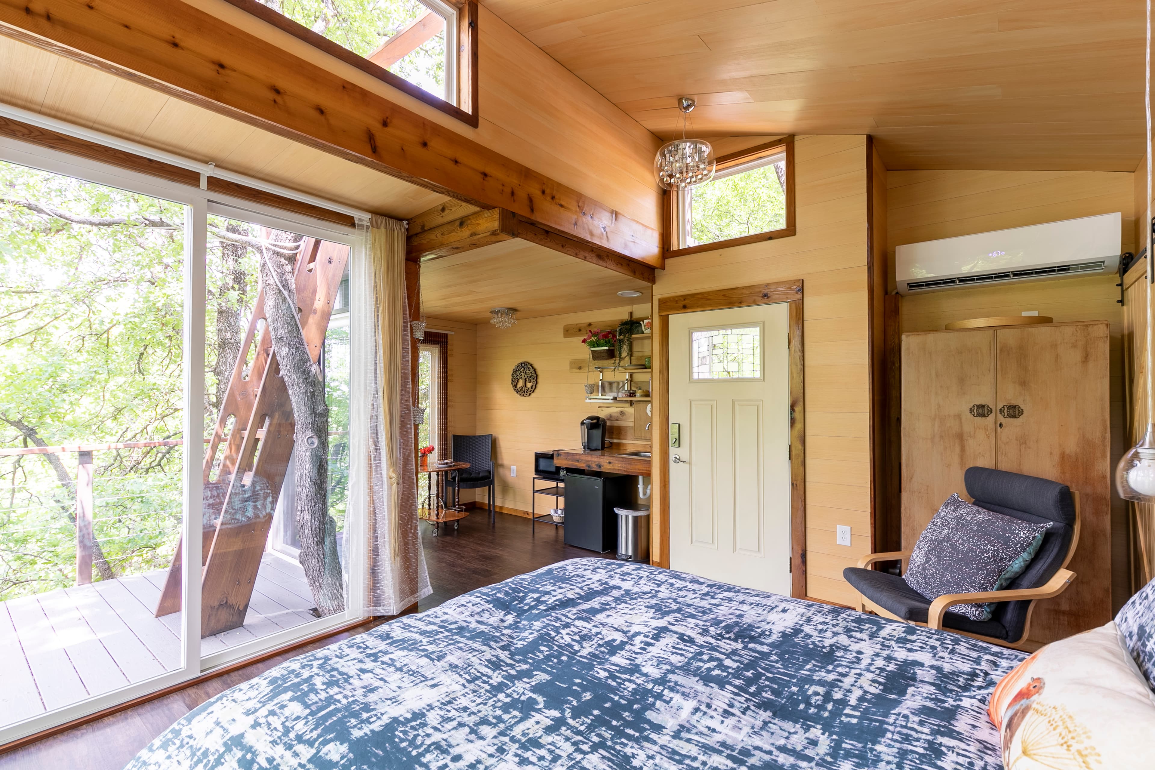 Luxury Treehouse Couples Getaway w/ Peaceful Views